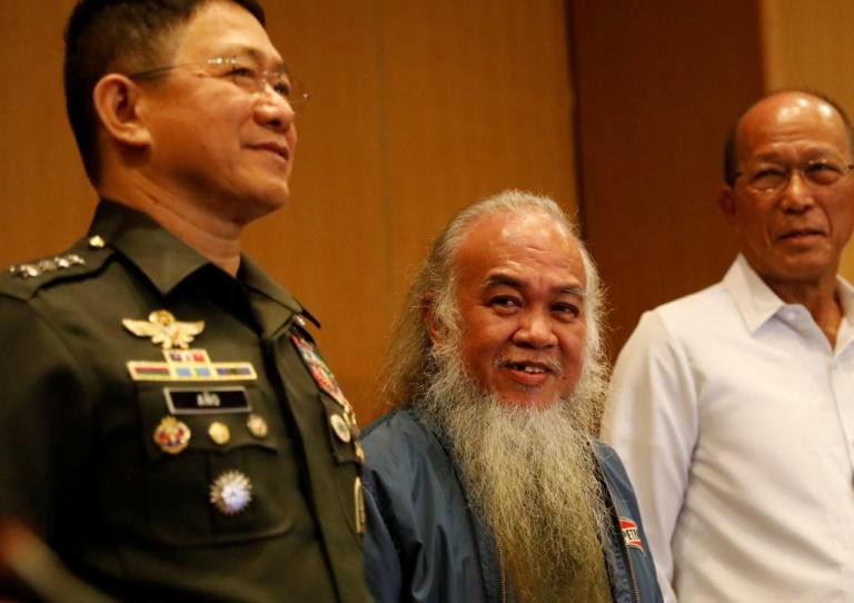 Φιλιππίνες: Ελεύθερος ο καθολικός ιερέας που κρατούσαν οι τζιχαντιστές